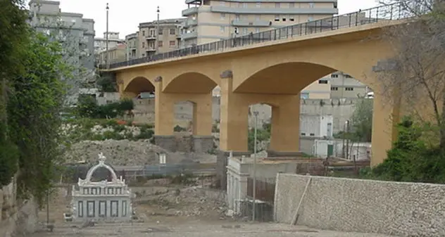 Un uomo si getta da ponte Rosello: è salvo