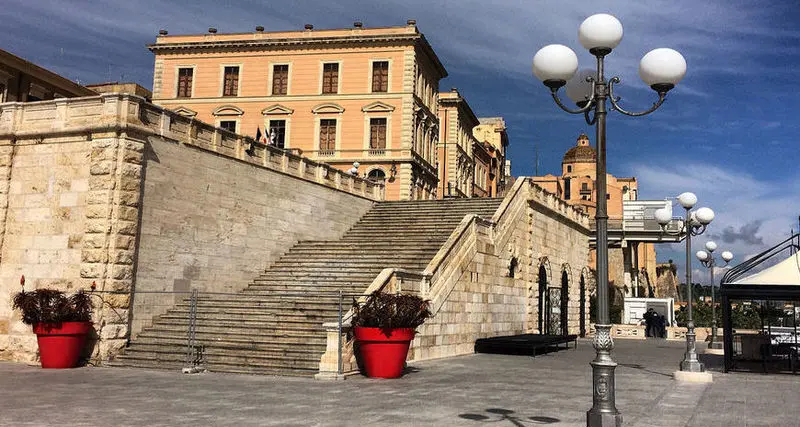 Giornata mondiale dell'Infanzia: il bastione di tinge di blu