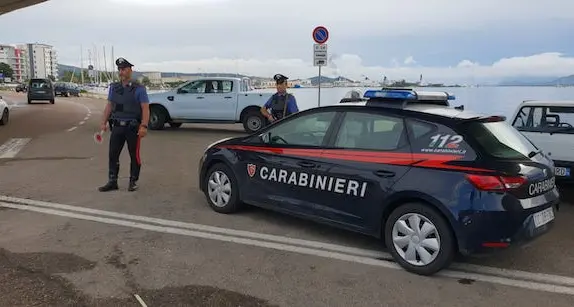 Olbia. Sostanze stupefacenti in auto e in casa: denunciato anche un minorenne
