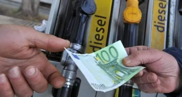 Benzina e diesel: ancora in calo i prezzi dei carburanti in Italia