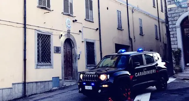 Ragazzini danneggiano auto parcheggiate: nei guai 8 minorenni