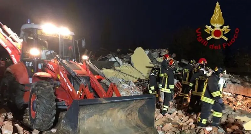 Esplosione in cascina: morti tre i Vigili del fuoco