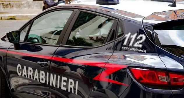 Cagliari. Danneggia un’auto poi tenta di rapinare una donna: arrestato 45enne