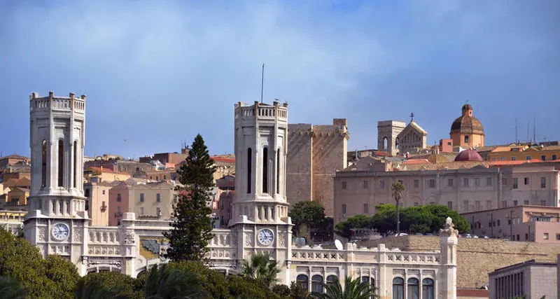 Cagliari: i monumenti si illuminano per le giornate della prematurità e contro il cancro al polmone