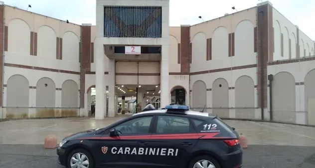 Rapina a La Corte del sole: ladri in fuga con il bottino