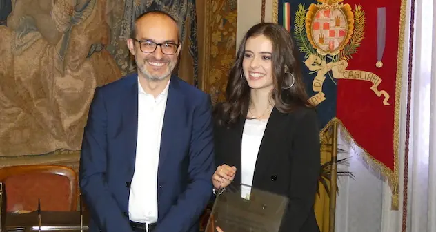 La danzatrice Carola Puddu premiata dal sindaco di Cagliari