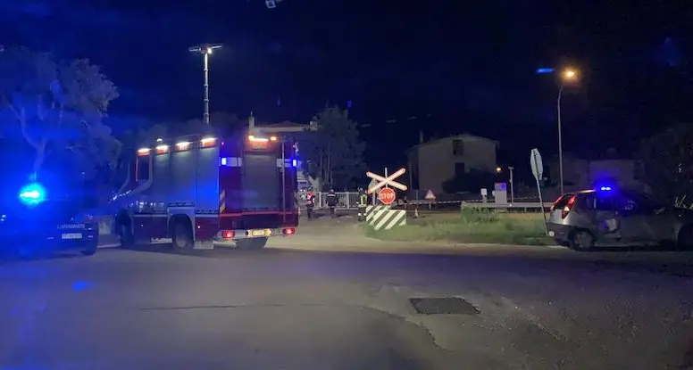 Spaventoso incidente al passaggio a livello