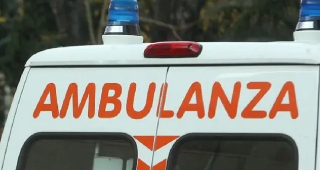 Ambulanza si ribalta sulla statale Sassari-Alghero, tre feriti