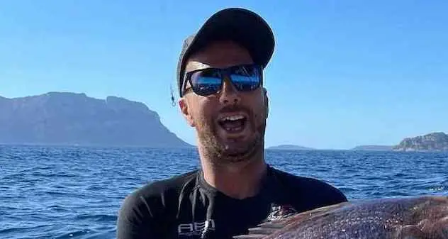 Motoscafo su scogli, il sindaco di Golfo Aranci proclama il lutto cittadino