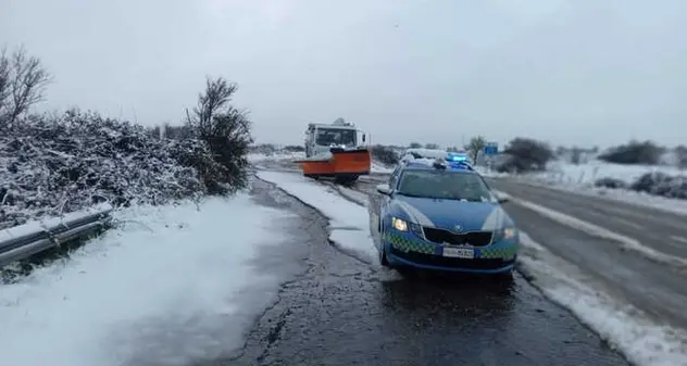 Maltempo: Sardegna divisa in due per la neve e scuole chiuse