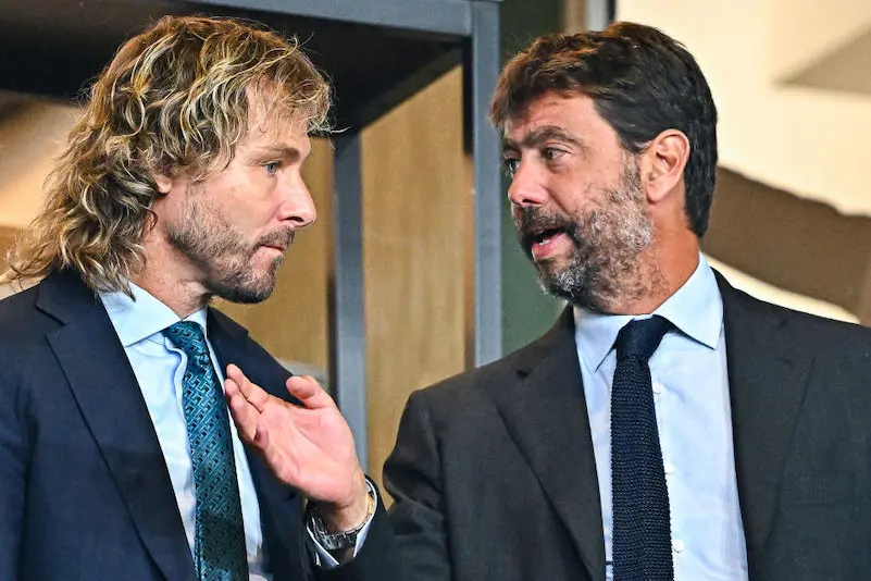 GENOA, ITALY - AUGUST 22: Andrea Agnelli chairman of Juventus (R) chats with Pavel Nedved vice president of Juventus prior to kick-off in the Serie A match between UC Sampdoria and Juventus at Stadio Luigi Ferraris on August 22, 2022 in Genoa, Italy. (Photo by Simone Arveda/Getty Images)