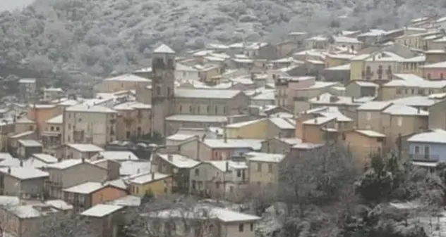 Maltempo: Sardegna sotto la neve, scuole chiuse a Nuoro