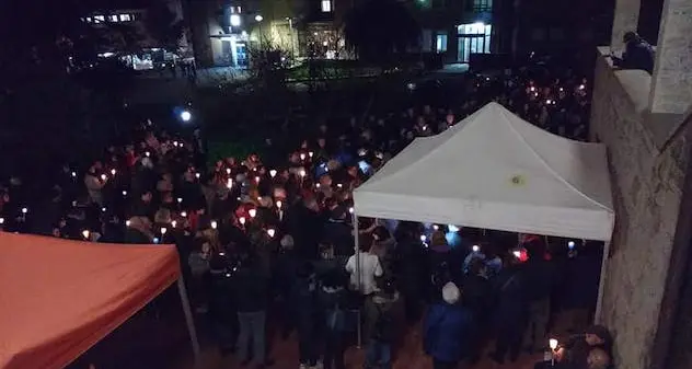 Ospedale Delogu, fiaccolata di protesta: \"Riaprite il pronto soccorso\"