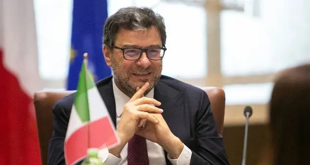 Caro bollette, Giorgetti: \"A febbraio giù del 40%\"