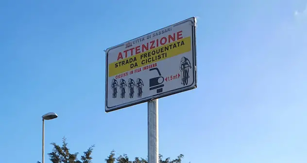 A Sassari cartelli per sensibilizzare sul rispetto per i ciclisti