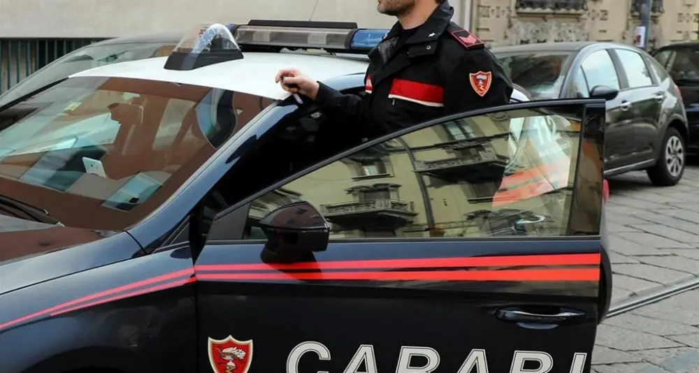 Sassari. Sfondano vetrina e rubano cassaforte con 20mila euro