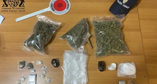 Cagliari. Fuga contromano e a tutta velocità dopo l’alt della Polizia Locale, due giovani nei guai