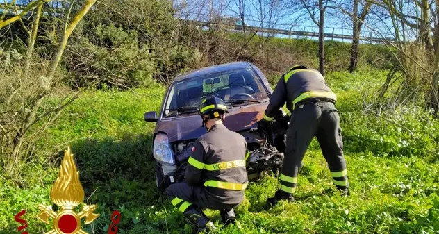 Incidente sulla SS 291: auto fuori strada e conducente in ospedale