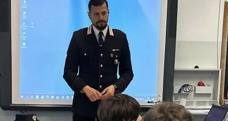 I Carabinieri di San Sperate ricevono i piccoli ospiti dell'Istituto \"Sacra Famiglia\"