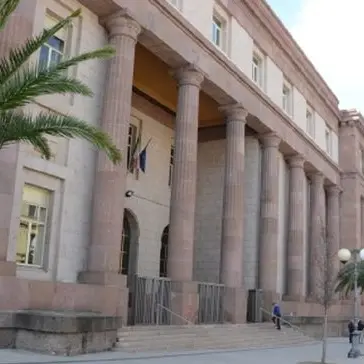 Danneggiò la lapide di un carabiniere: condannato a Sassari per vilipendio
