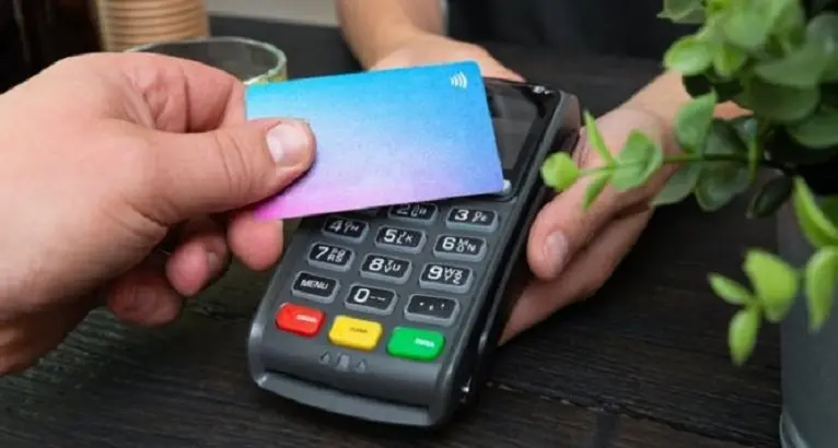 Economia: transazioni contactless schizzano alle stelle, quasi 80% del totale