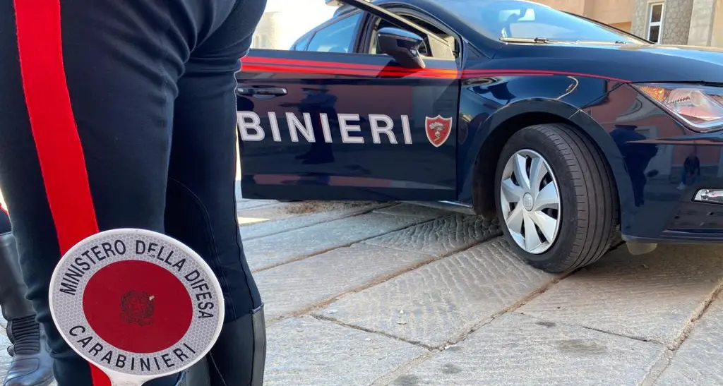 Ad Aritzo i carabinieri denunciano il titolare di un'officina, a Seulo aiutano un’anziana truffata