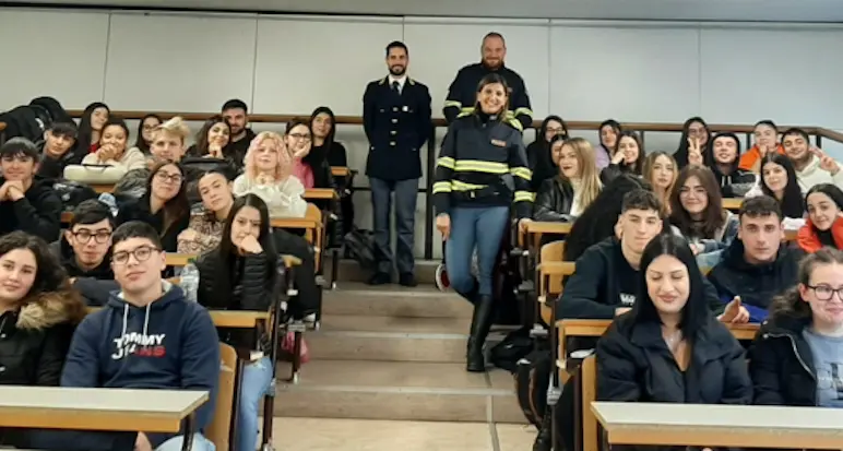 Al via il “Progetto Incroci”. La Polizia incontra gli studenti dell’I.T.C. “E. Mattei” di Decimomannu