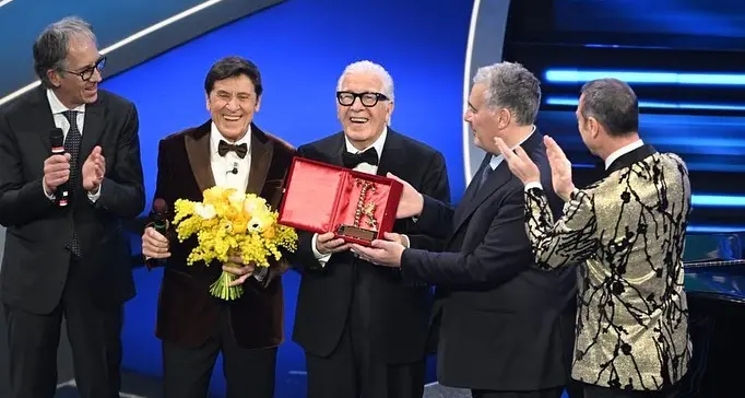 Peppino Di Capri premiato all'Ariston