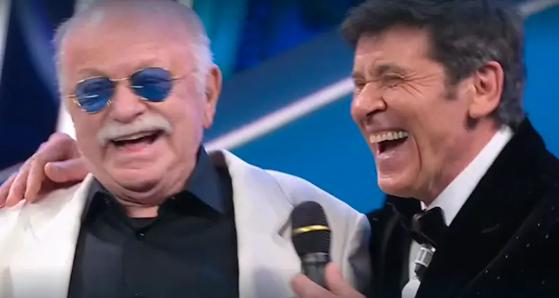 Sanremo. Gino Paoli sul palco dell’Ariston bloccato dai conduttori: “Non si possono dire queste cose”