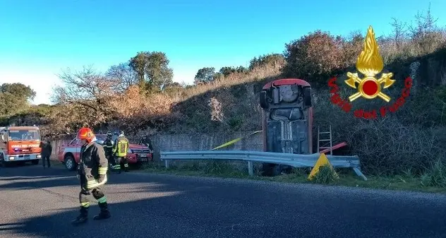 Nughedu Santa Vittoria. Perde il controllo dall'auto e finisce contro un muretto