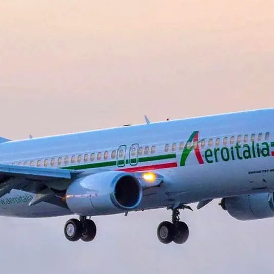 Emergenza in aereo: passeggero perde i sensi e viene rianimato su volo Cagliari-Linate