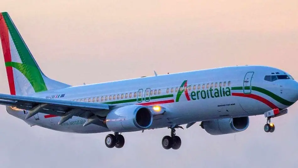 Emergenza in aereo: passeggero perde i sensi e viene rianimato su volo Cagliari-Linate