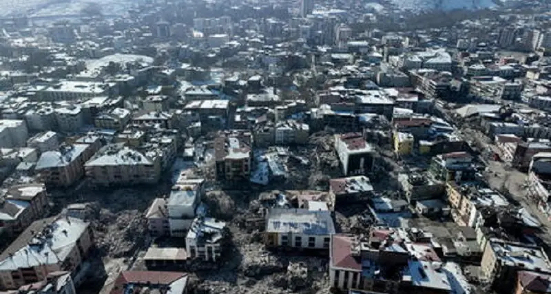 Terremoto in Turchia: tre sopravvissuti estratti dalle macerie, c'è anche un bambino