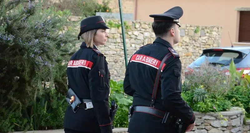 Guspini. Litiga con l’ex, le sbatte lo sportello dell’auto sul torace e le tira i capelli