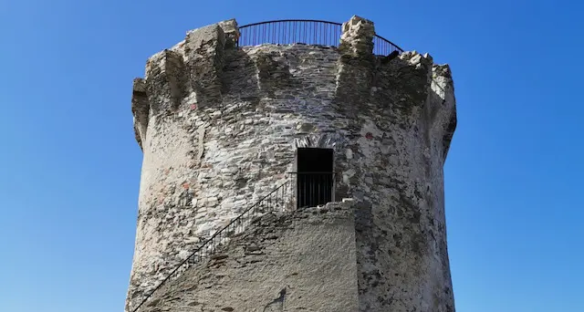 Stintino. Nuovo look per la torre di Capo Falcone