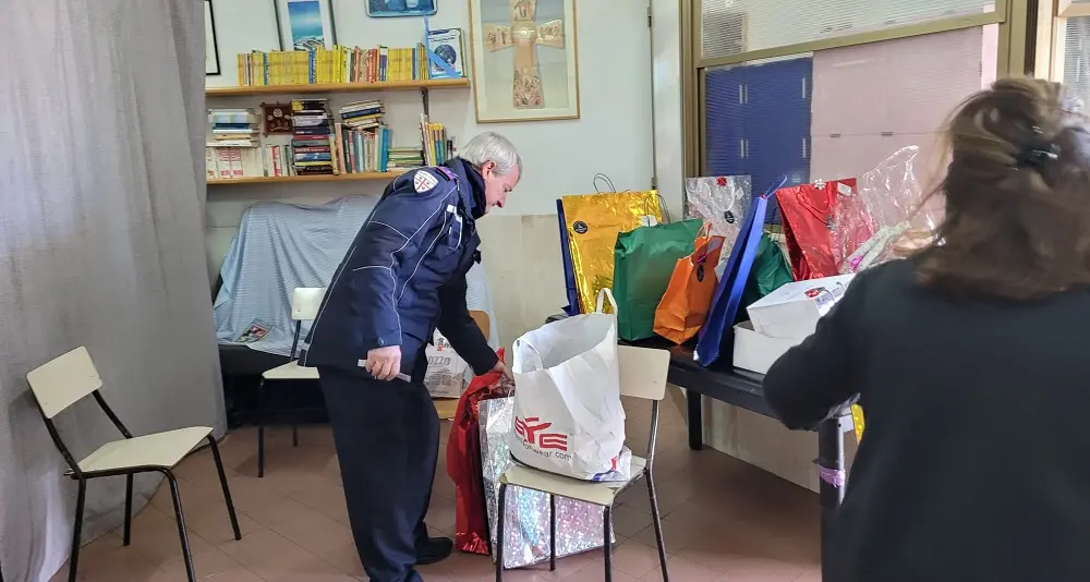 Sassari. Dalla Polizia locale ancora doni per famiglie bisognose e comunità