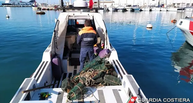 Pesca illegale. Sorpreso con 7 kg di ricci di mare e murici a Cagliari: sanzionato