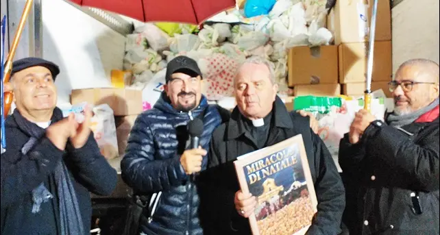 Gennaro Longobardi e il Miracolo di Natale: “La pioggia non ha fermato la solidarietà della gente, raccolte tonnellate di generi alimentari per i poveri”. VIDEO