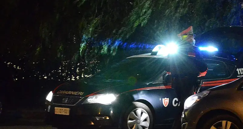 San Vito. Spinge la madre e la fa cadere rovinosamente