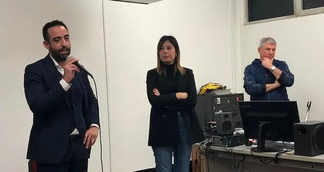 Portovesme. Operai sulla ciminiera, oggi la visita degli assessori Pili e Porcu