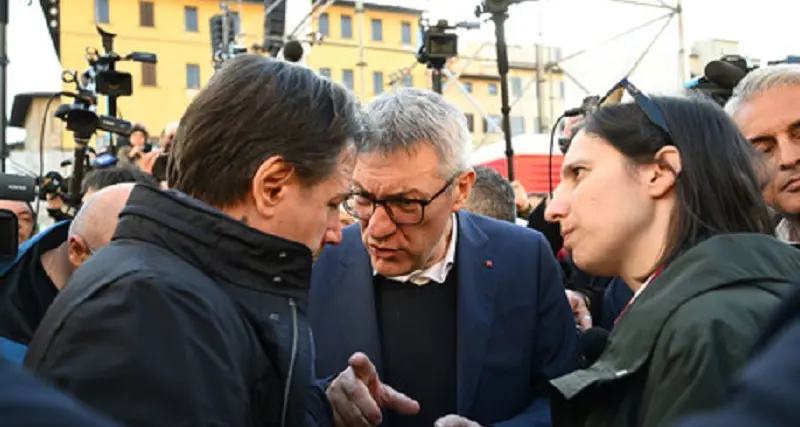 Politica: abbraccio fra Schlein e Conte a Firenze. Possibile alleanza PD-M5S?