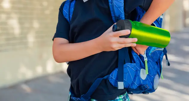 Arzana dice No alla plastica. L’amministrazione comunale distribuisce borracce in alluminio agli studenti