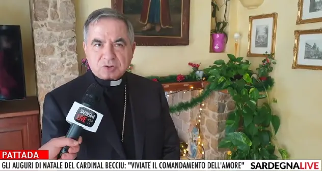 Gli auguri di Natale del cardinal Becciu: \"Viviate il comandamento dell'amore\"