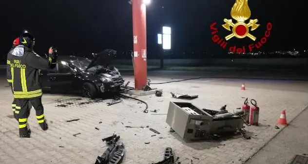 Olbia. Spaventoso incidente all’alba di oggi: con l’auto si schiantano sulla colonnina del gpl