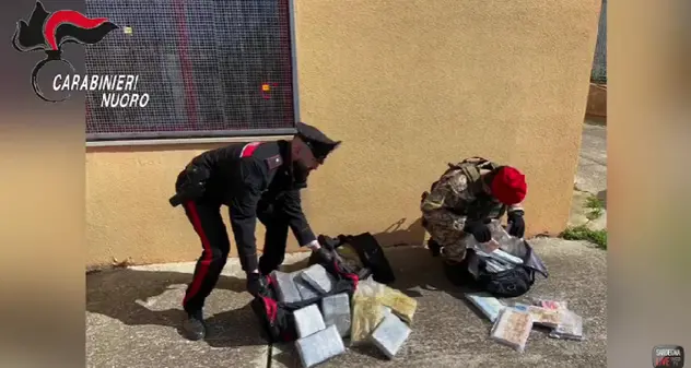 Bari Sardo. Sequestrati 34 chili di cocaina e 300.000 euro. IL VIDEO