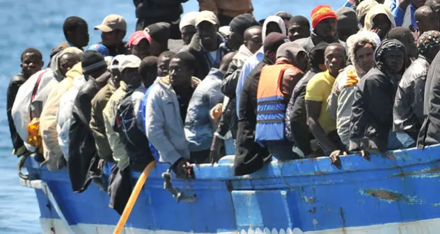 Ondata di migranti: in migliaia verso l'Italia