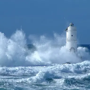 Raffiche di Maestrale fino a 60 km/h in Sardegna, peggiora il meteo da domani, lunedì 28