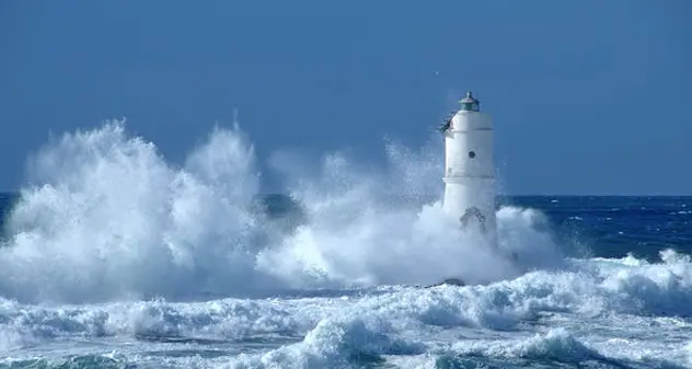 Raffiche di vento e mare agitato: saltano 4 corse Sardegna-Corsica