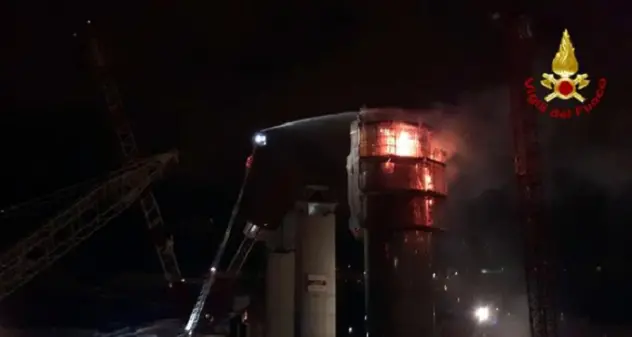 Incendio nel cantiere del ponte Morandi
