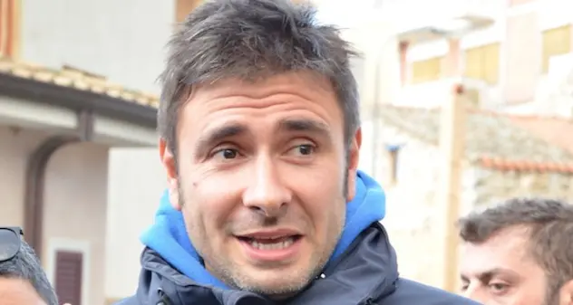 M5s, Di Battista difende Paragone: \"È un vero grillino\"